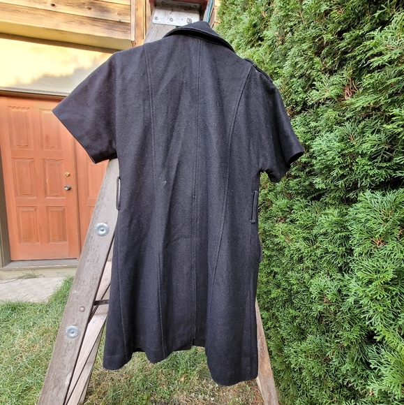 Black short sleeved jacket - Picture 2 of 7